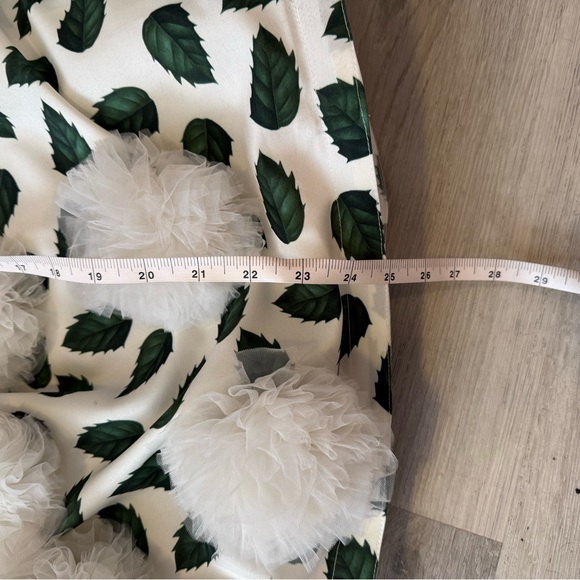 Akira Christmas skirt with tulle inside and pom detailing and leaf print - Picture 5 of 5